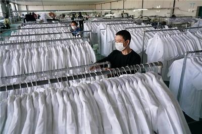 河北巨鹿 扶貧“微工廠”馬力全開趕訂單，服裝產業托起穩穩的幸福